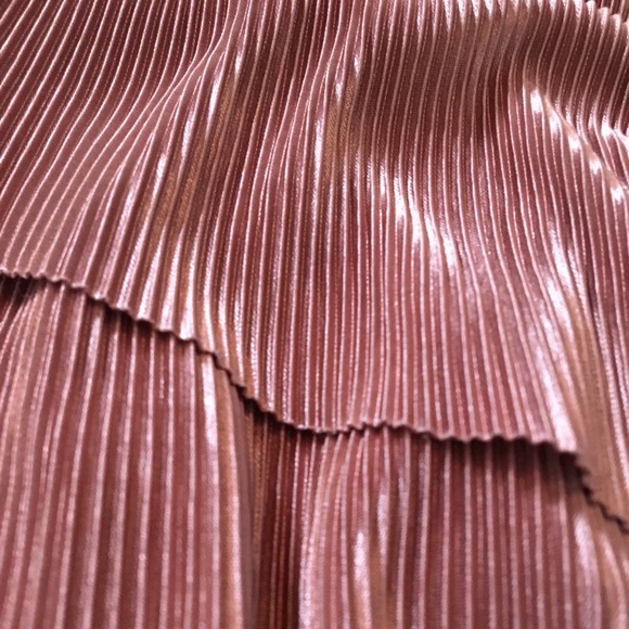 Pink shiny cropping tank top - Picture 2 of 4